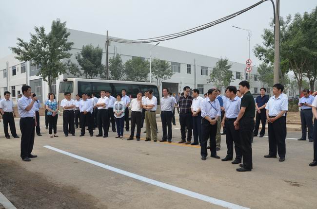 市、區(qū)觀摩團到華紡科技產(chǎn)業(yè)園實地考察