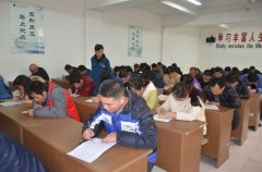 面二車間：開展階段測驗  夯實理論基礎(chǔ)