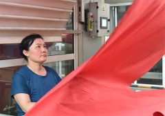面料車間劉麗麗：練就火眼金睛，成就質(zhì)量堅(jiān)盾